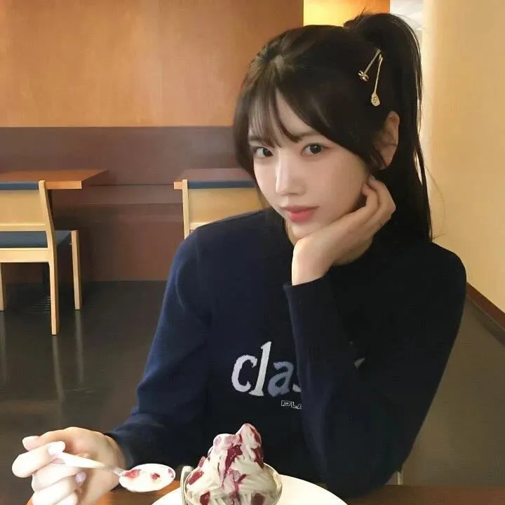 着牛仔裤的钟馗